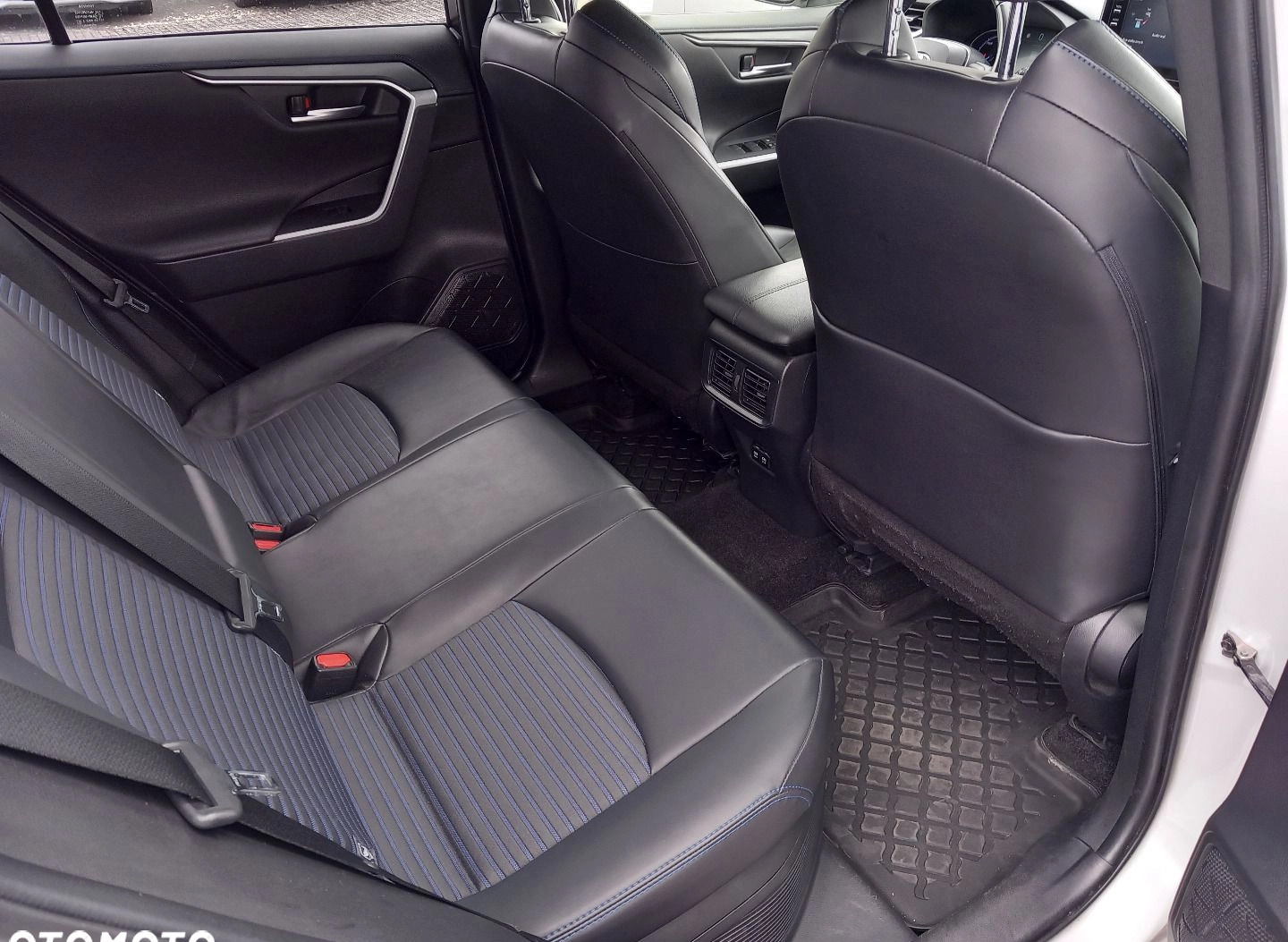 Toyota RAV4 cena 142900 przebieg: 66363, rok produkcji 2019 z Niepołomice małe 529